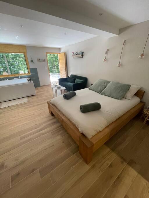 Jacuzzi En Foret L'Esperou Luaran gambar